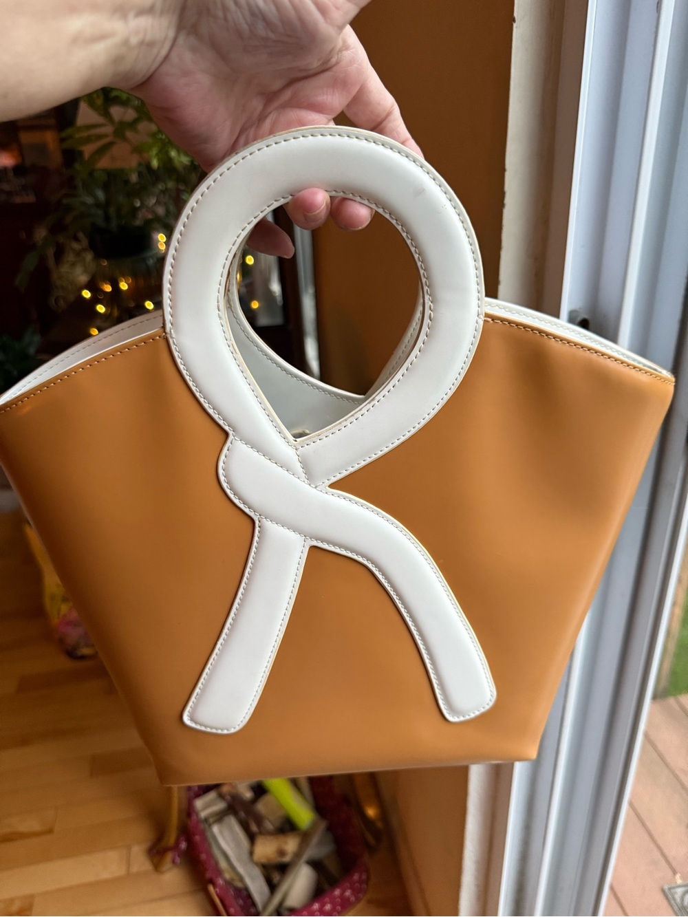 Roberta di Camerino R Handle Leather Tote Bag Tan & White Italian